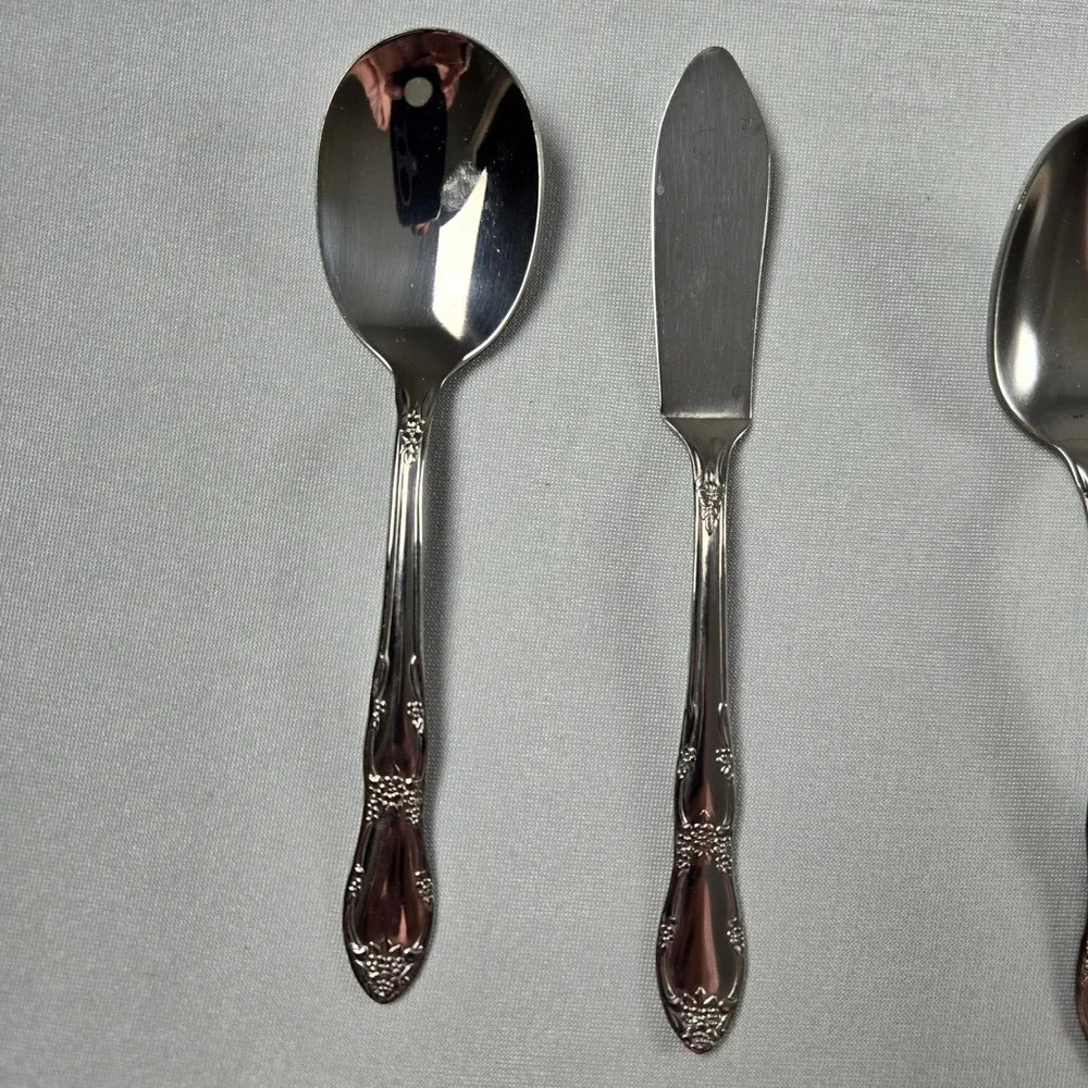 Wm A‎ Rogers Oneida Flatware Set 16pc Stainless Steel Floral Spoons Silverware